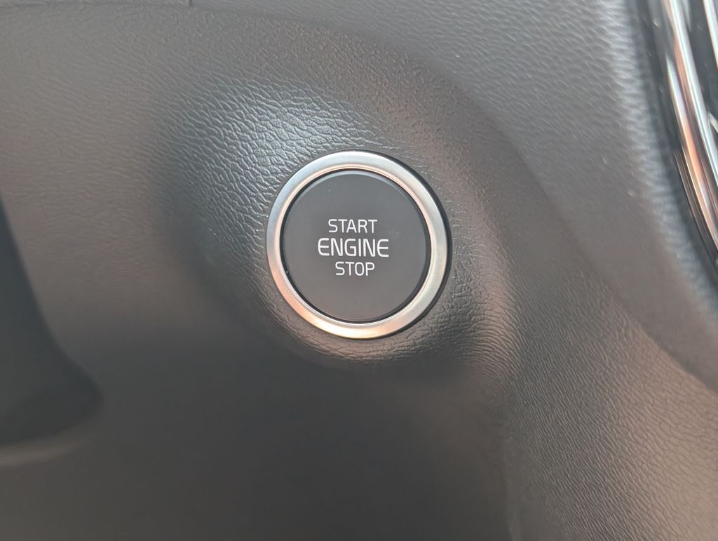 2026 Volvo XC40 B5 Ultra Black Edition Hunt Valley MD