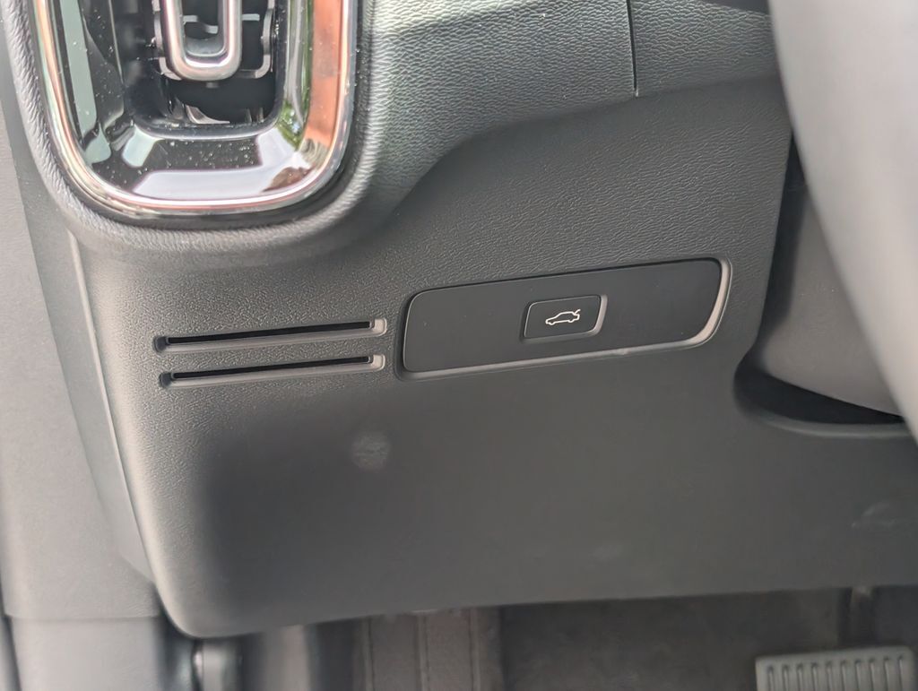 2026 Volvo XC40 B5 Ultra Black Edition Hunt Valley MD