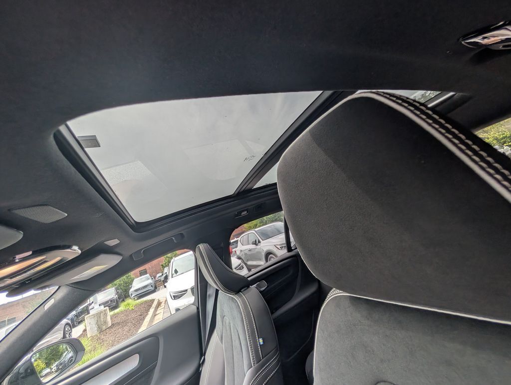 2026 Volvo XC40 B5 Ultra Black Edition Hunt Valley MD