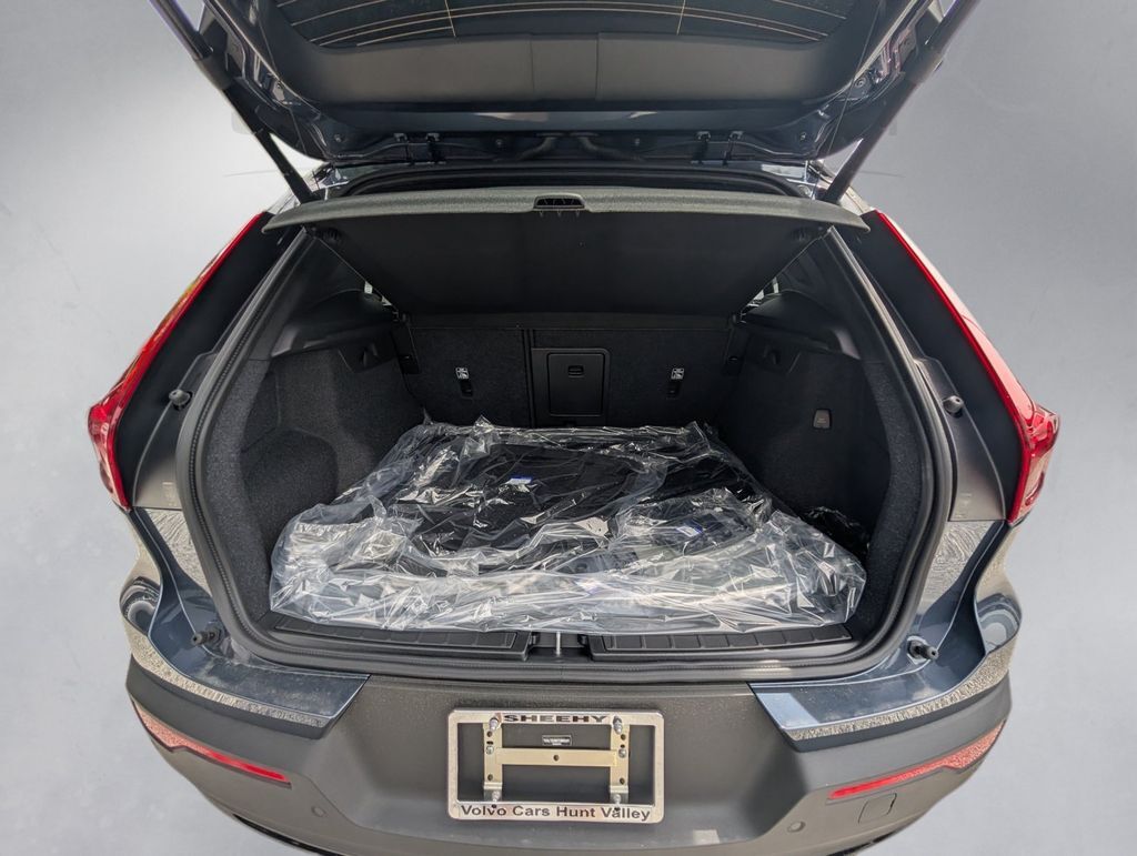 2026 Volvo XC40 B5 Ultra Black Edition Hunt Valley MD