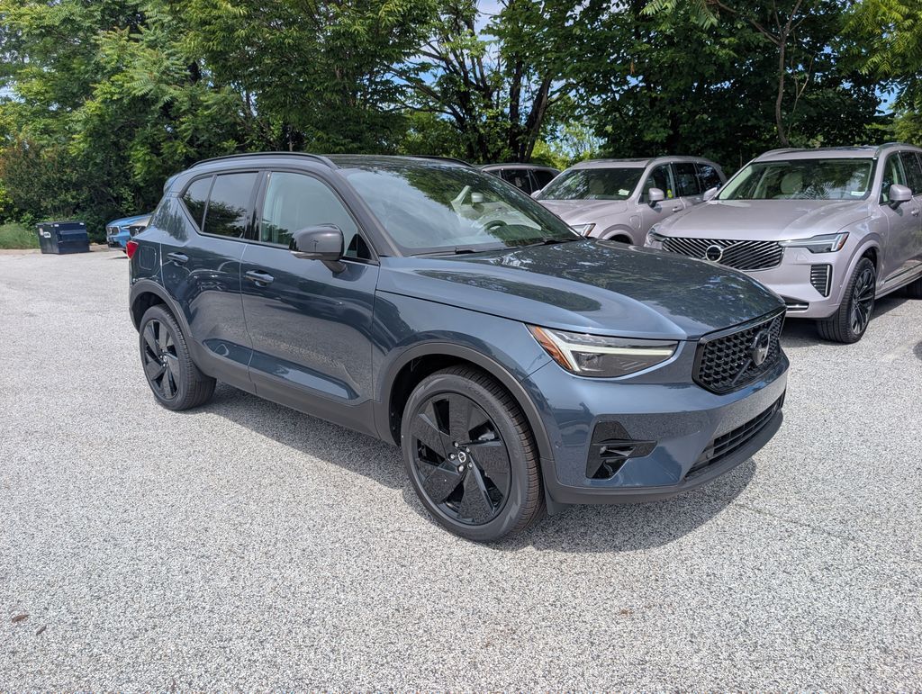 2026 Volvo XC40 B5 Ultra Black Edition