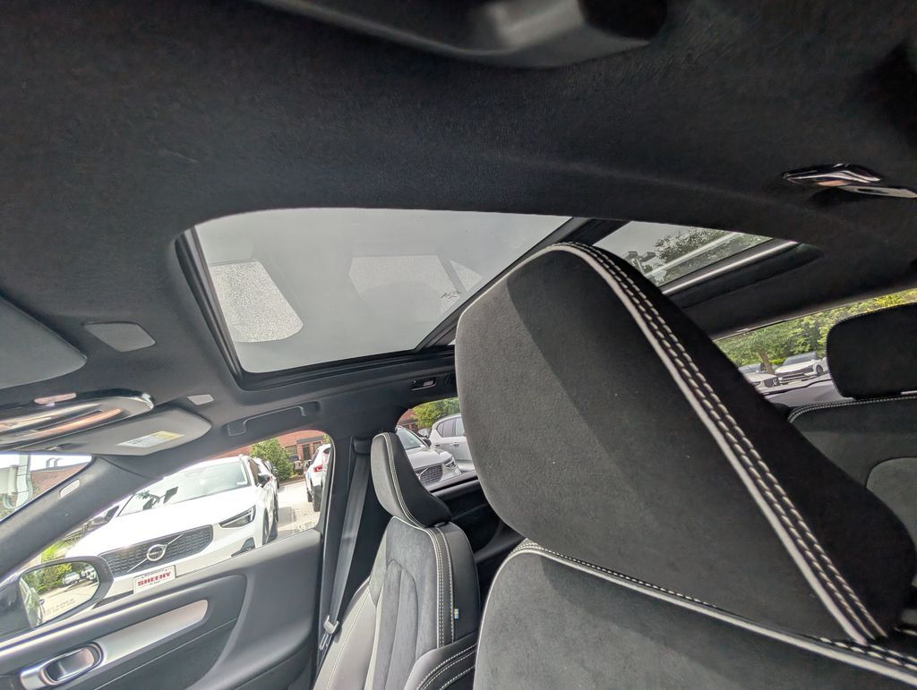 2026 Volvo XC40 B5 Ultra Black Edition Hunt Valley MD