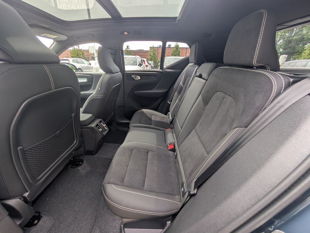 2026 Volvo XC40 B5 Ultra Black Edition Hunt Valley MD