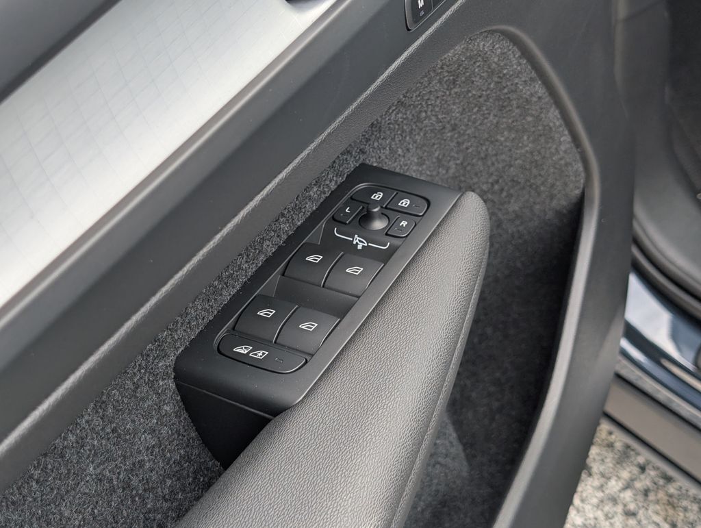 2026 Volvo XC40 B5 Ultra Black Edition Hunt Valley MD