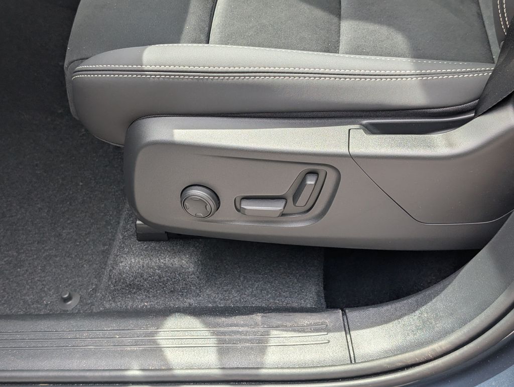 2026 Volvo XC40 B5 Ultra Black Edition Hunt Valley MD