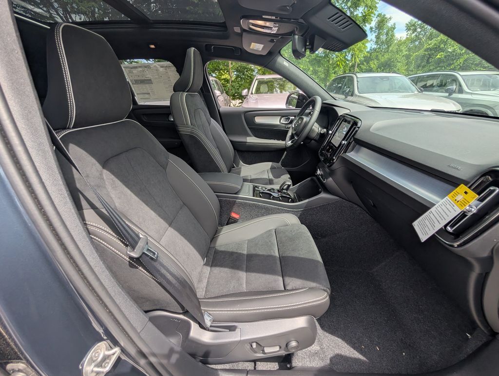 2026 Volvo XC40 B5 Ultra Black Edition Hunt Valley MD