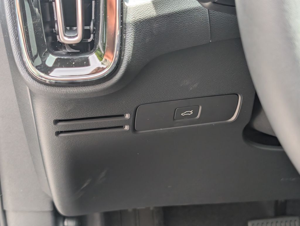 2026 Volvo XC40 B5 Ultra Black Edition Hunt Valley MD