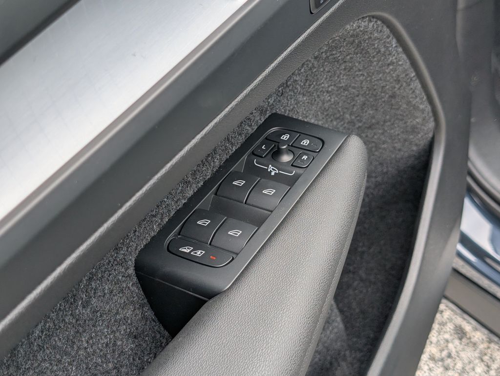 2026 Volvo XC40 B5 Ultra Black Edition Hunt Valley MD