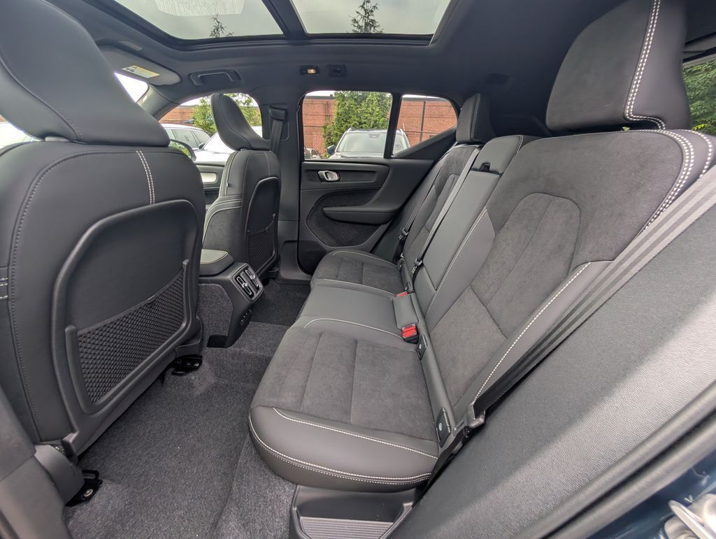 2026 Volvo XC40 B5 Ultra Black Edition Hunt Valley MD