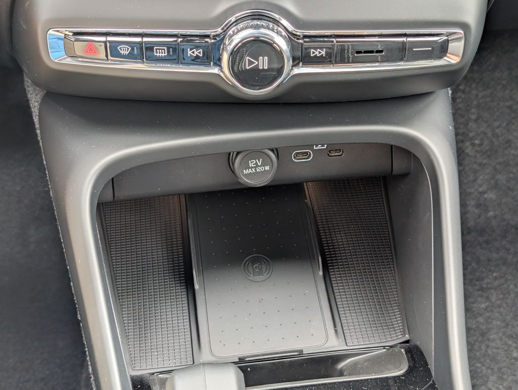 2026 Volvo XC40 B5 Ultra Black Edition Hunt Valley MD