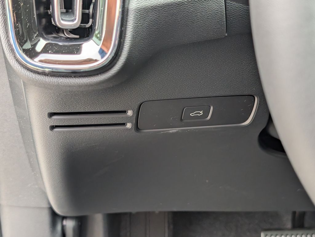 2026 Volvo XC40 B5 Ultra Black Edition Hunt Valley MD
