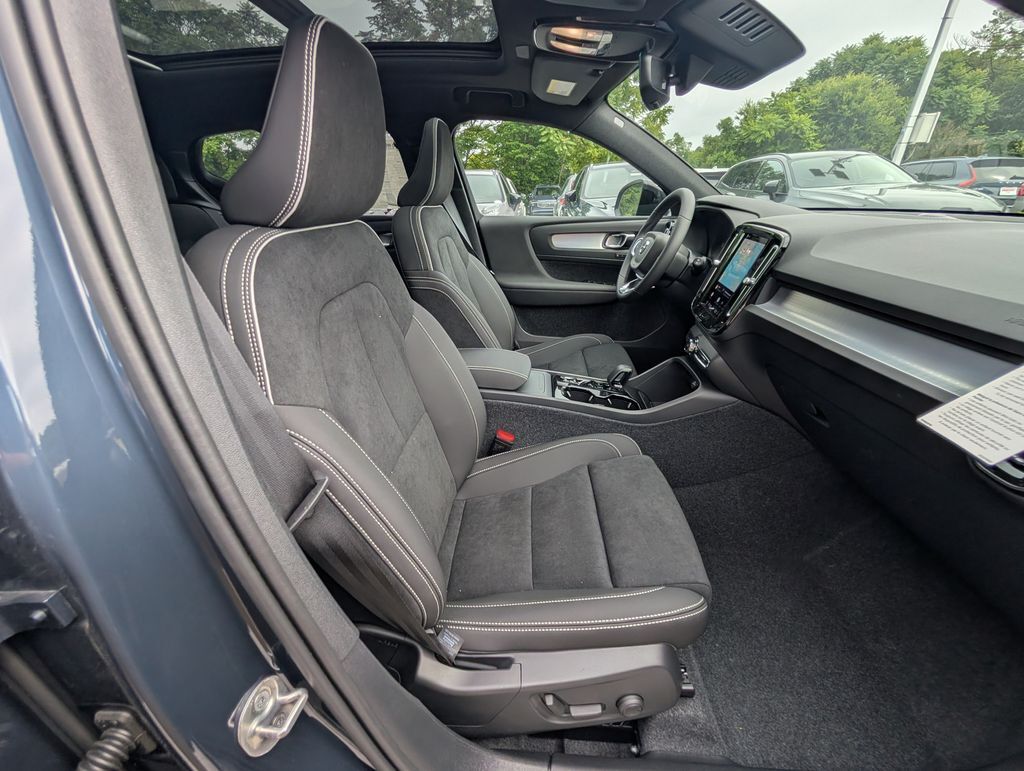 2026 Volvo XC40 B5 Ultra Black Edition Hunt Valley MD