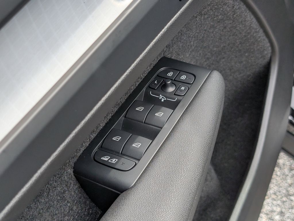 2026 Volvo XC40 B5 Ultra Black Edition Hunt Valley MD