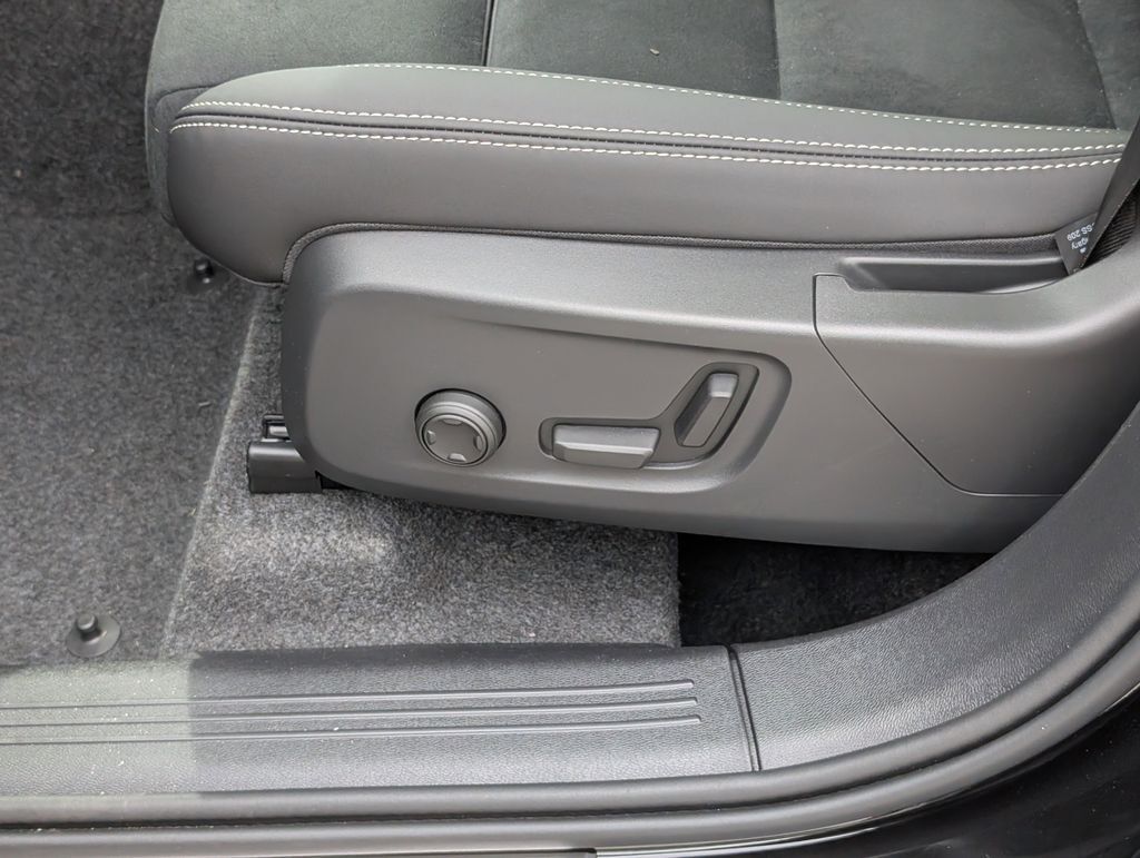 2026 Volvo XC40 B5 Ultra Black Edition Hunt Valley MD