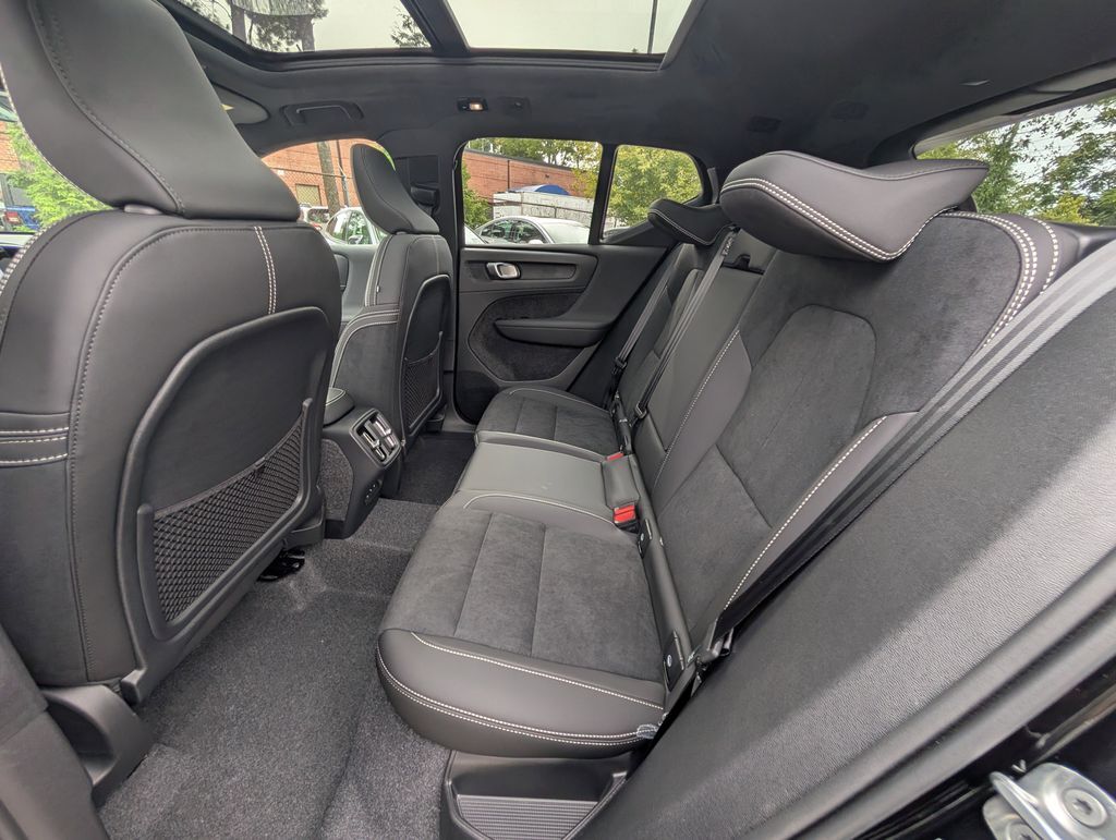 2026 Volvo XC40 B5 Ultra Black Edition Hunt Valley MD