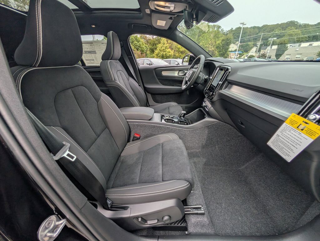 2026 Volvo XC40 B5 Ultra Black Edition Hunt Valley MD