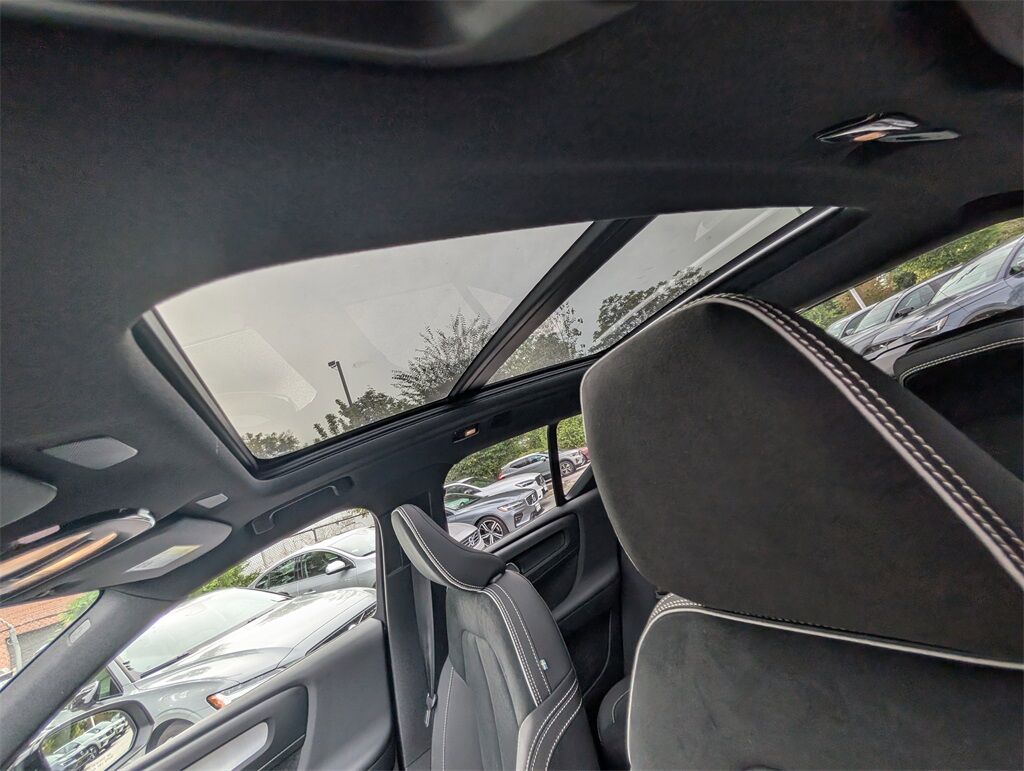 2026 Volvo XC40 B5 Ultra Black Edition Hunt Valley MD