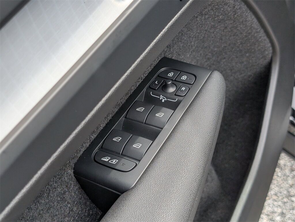 2026 Volvo XC40 B5 Ultra Black Edition Hunt Valley MD