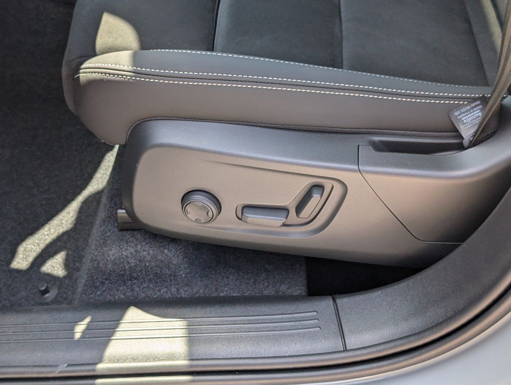 2026 Volvo XC40 B5 Ultra Black Edition Hunt Valley MD