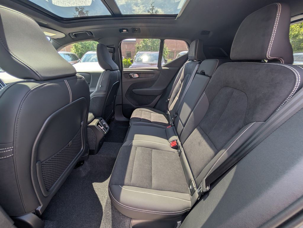 2026 Volvo XC40 B5 Ultra Black Edition Hunt Valley MD