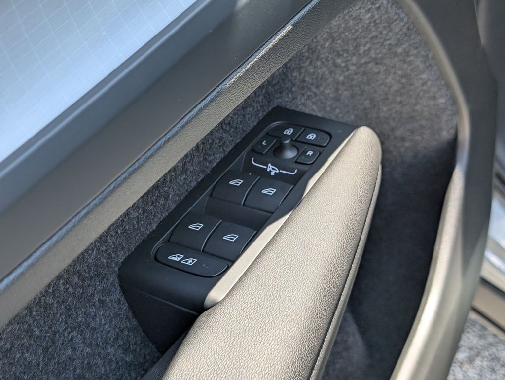 2026 Volvo XC40 B5 Ultra Black Edition Hunt Valley MD