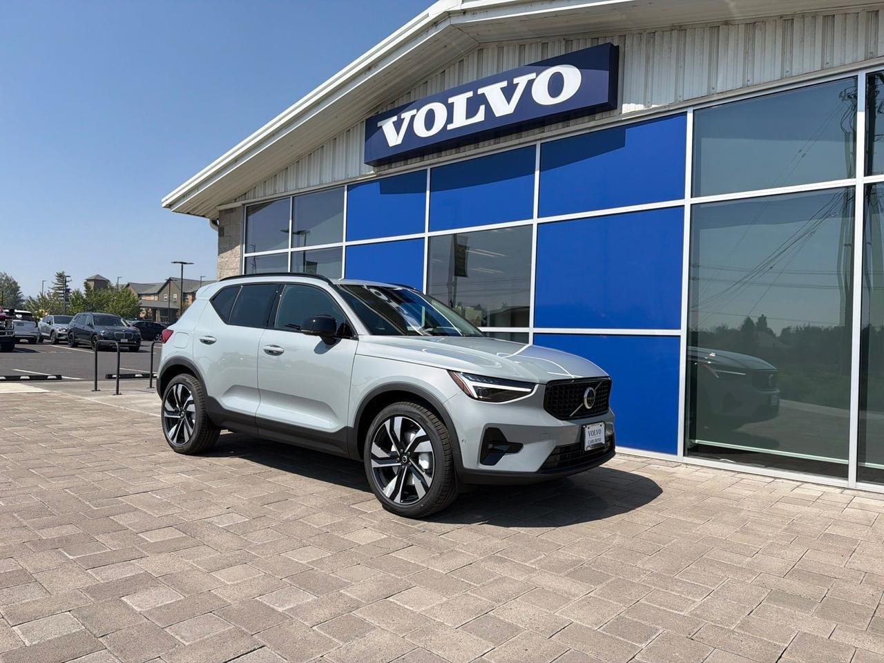 2026 Volvo XC40 B5 Ultra
