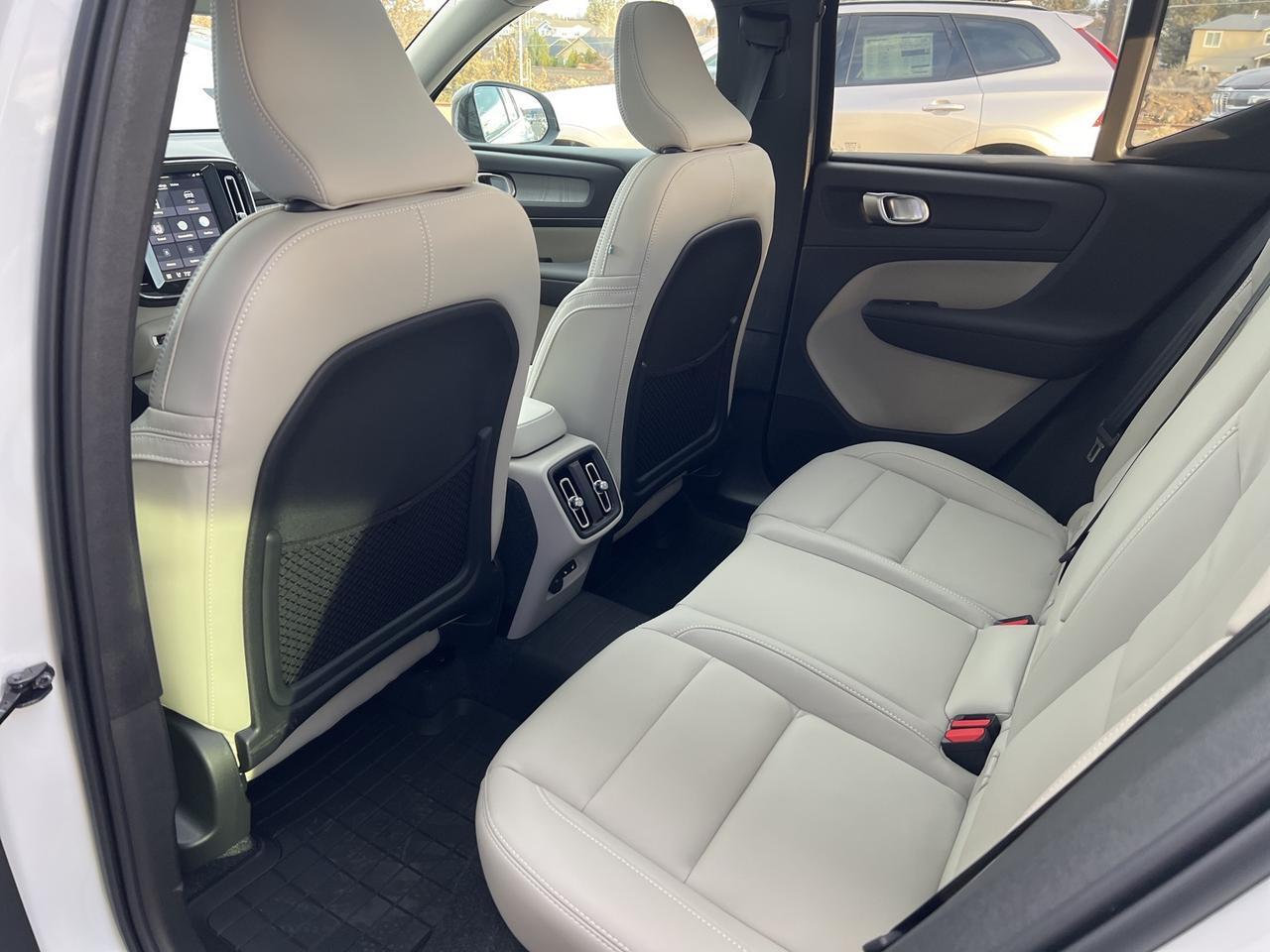 2026 Volvo XC40 B5 Ultra Bend OR