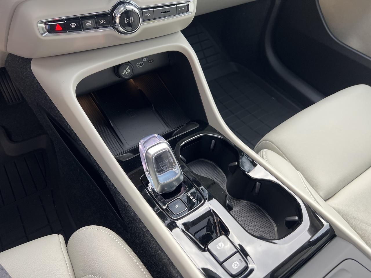 2026 Volvo XC40 B5 Ultra Bend OR