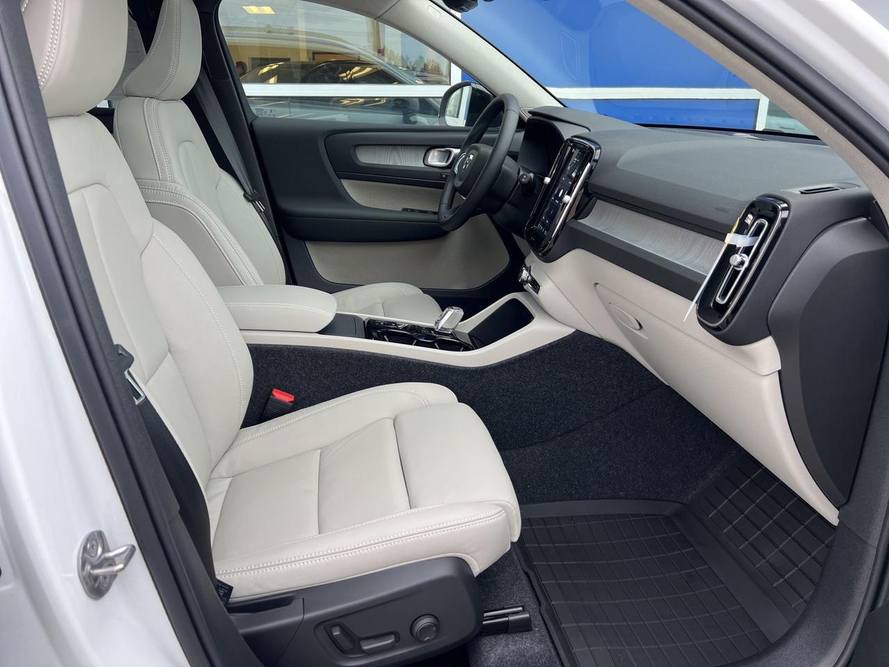 2026 Volvo XC40 B5 Ultra Bend OR