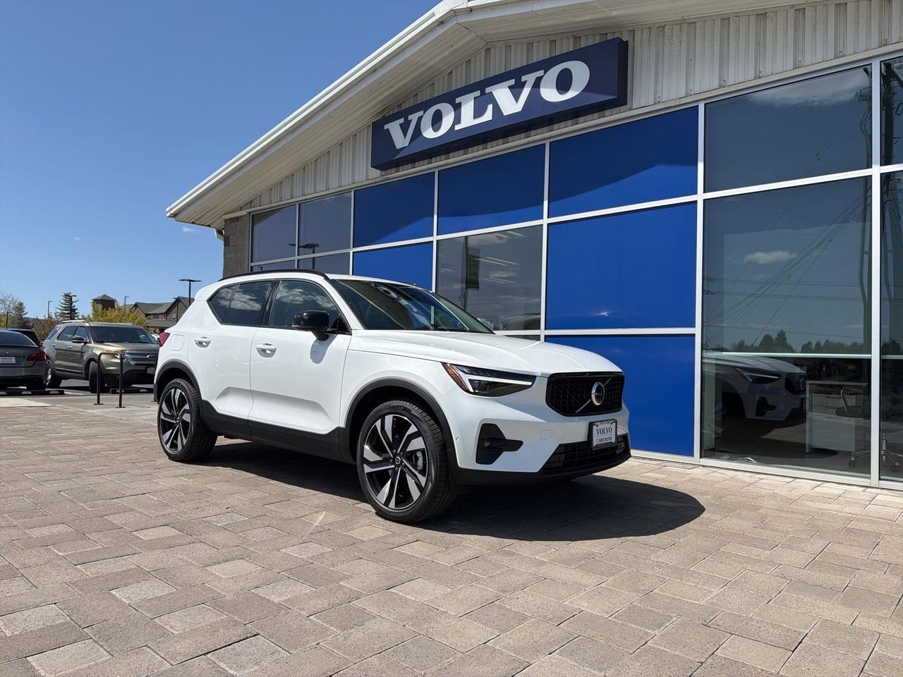 2026 Volvo XC40 B5 Ultra