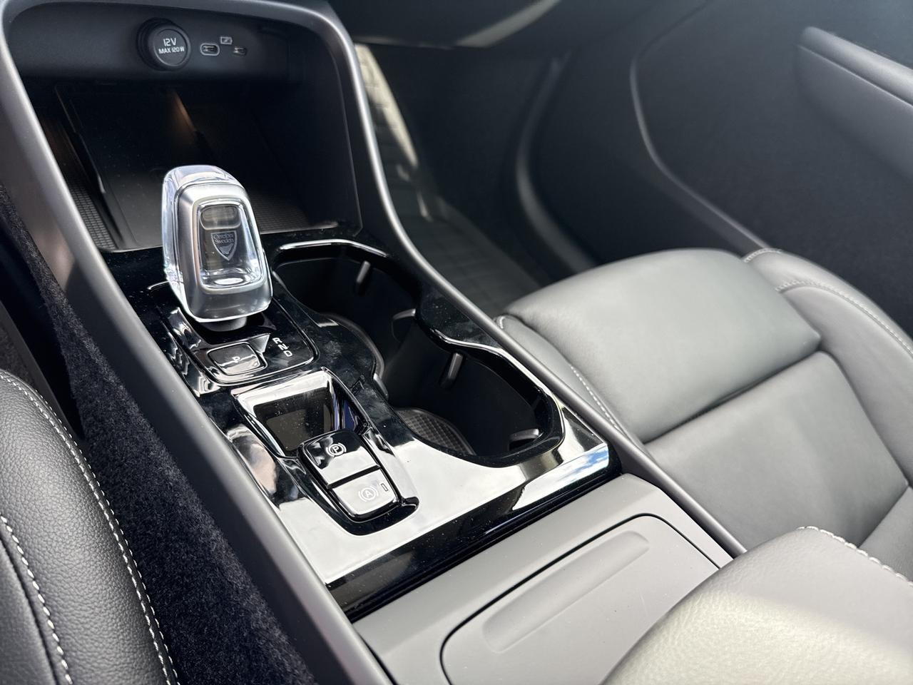 2026 Volvo XC40 B5 Ultra Bend OR