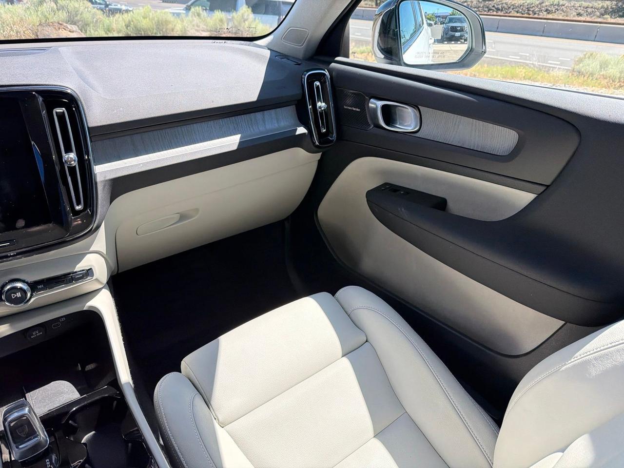 2026 Volvo XC40 B5 Ultra Bend OR