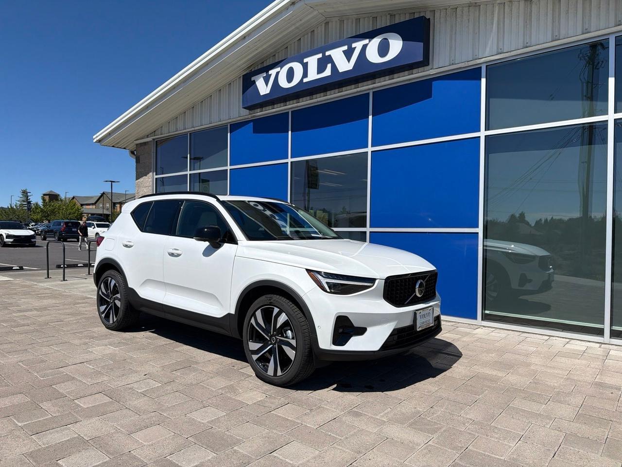2026 Volvo XC40 B5 Ultra