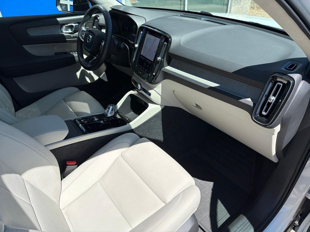 2026 Volvo XC40 B5 Ultra Bend OR