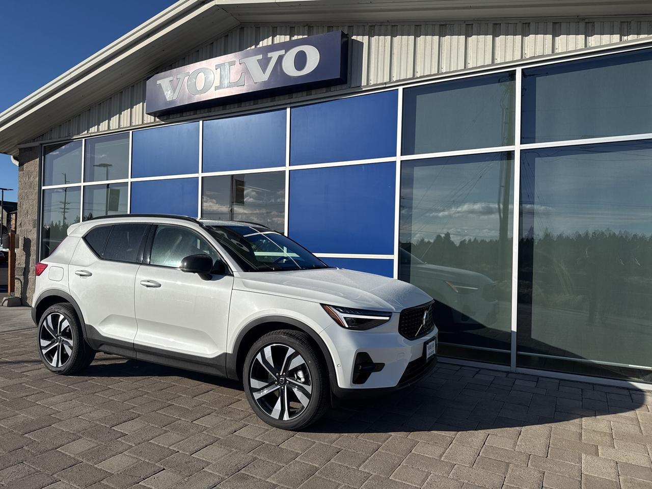 2026 Volvo XC40 B5 Ultra