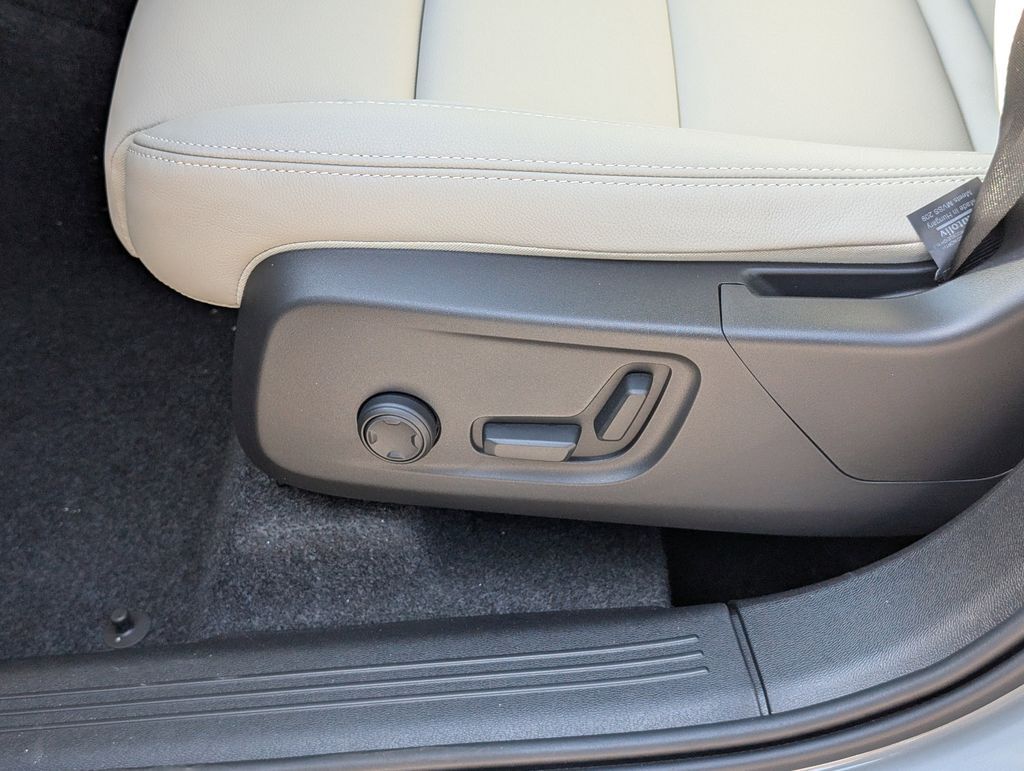 2026 Volvo XC40 B5 Ultra Hunt Valley MD