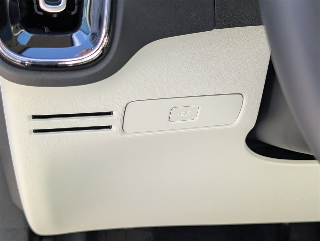 2026 Volvo XC40 B5 Ultra Hunt Valley MD