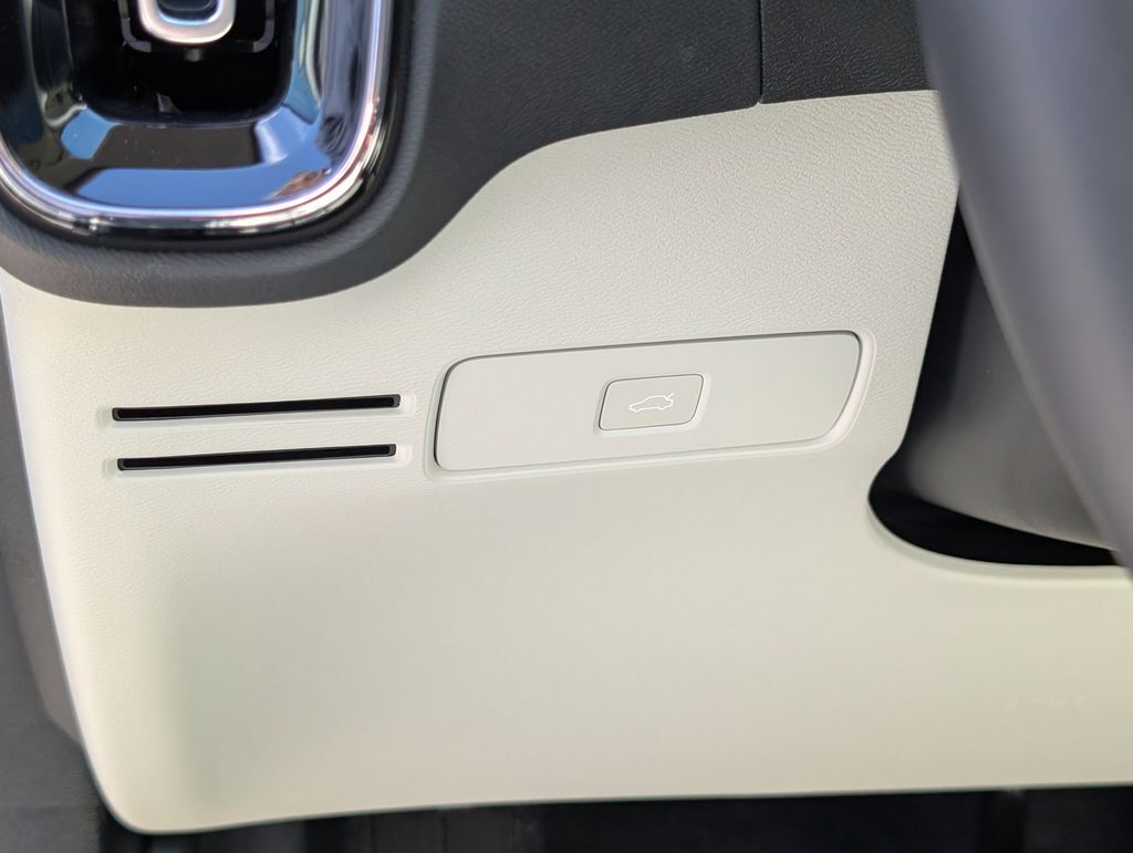 2026 Volvo XC40 B5 Ultra Hunt Valley MD