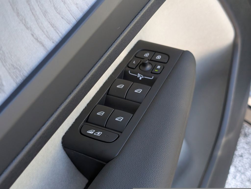 2026 Volvo XC40 B5 Ultra Hunt Valley MD