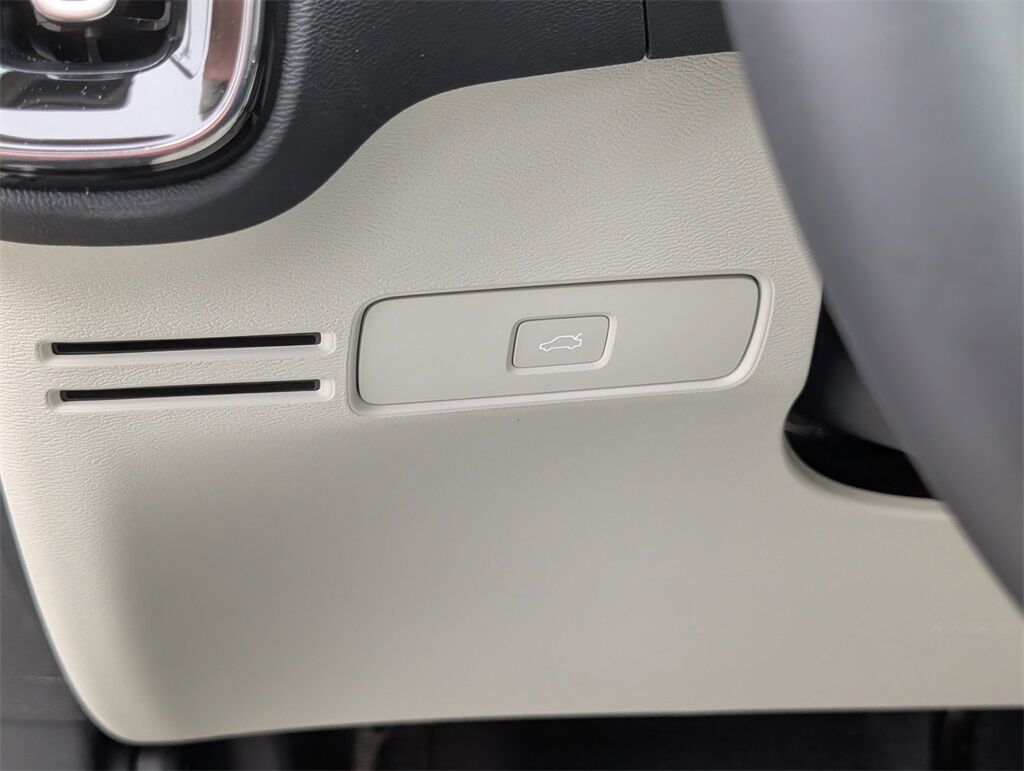 2026 Volvo XC40 B5 Ultra Hunt Valley MD