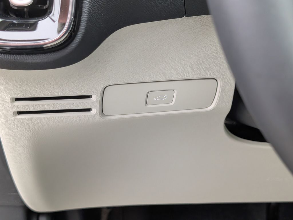 2026 Volvo XC40 B5 Ultra Hunt Valley MD