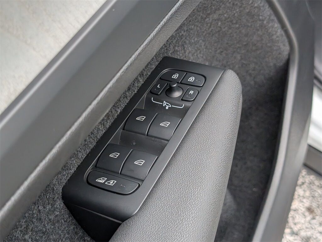 2026 Volvo XC40 B5 Ultra Hunt Valley MD