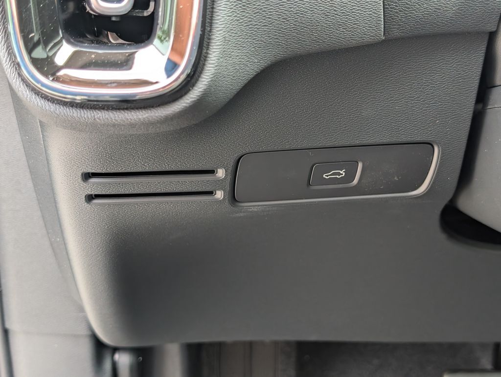 2026 Volvo XC40 B5 Ultra Hunt Valley MD
