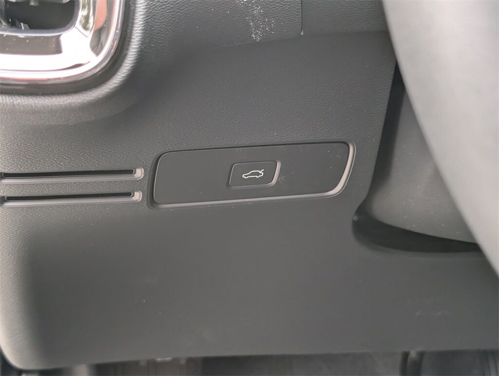 2026 Volvo XC40 B5 Ultra Hunt Valley MD