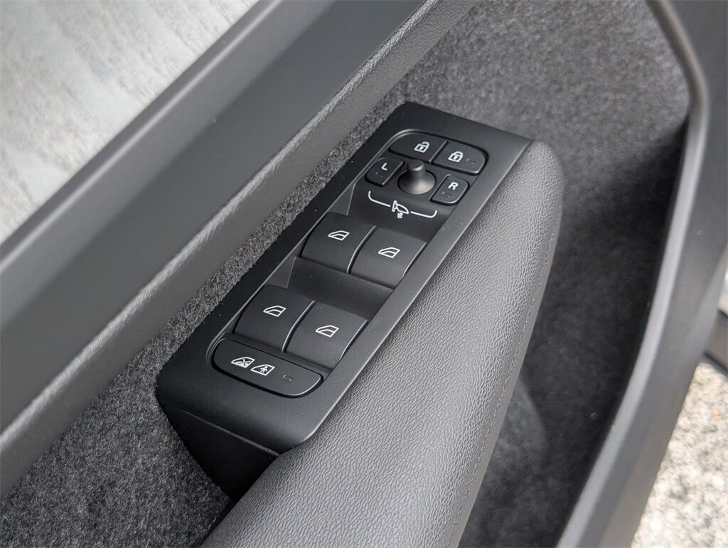 2026 Volvo XC40 B5 Ultra Hunt Valley MD