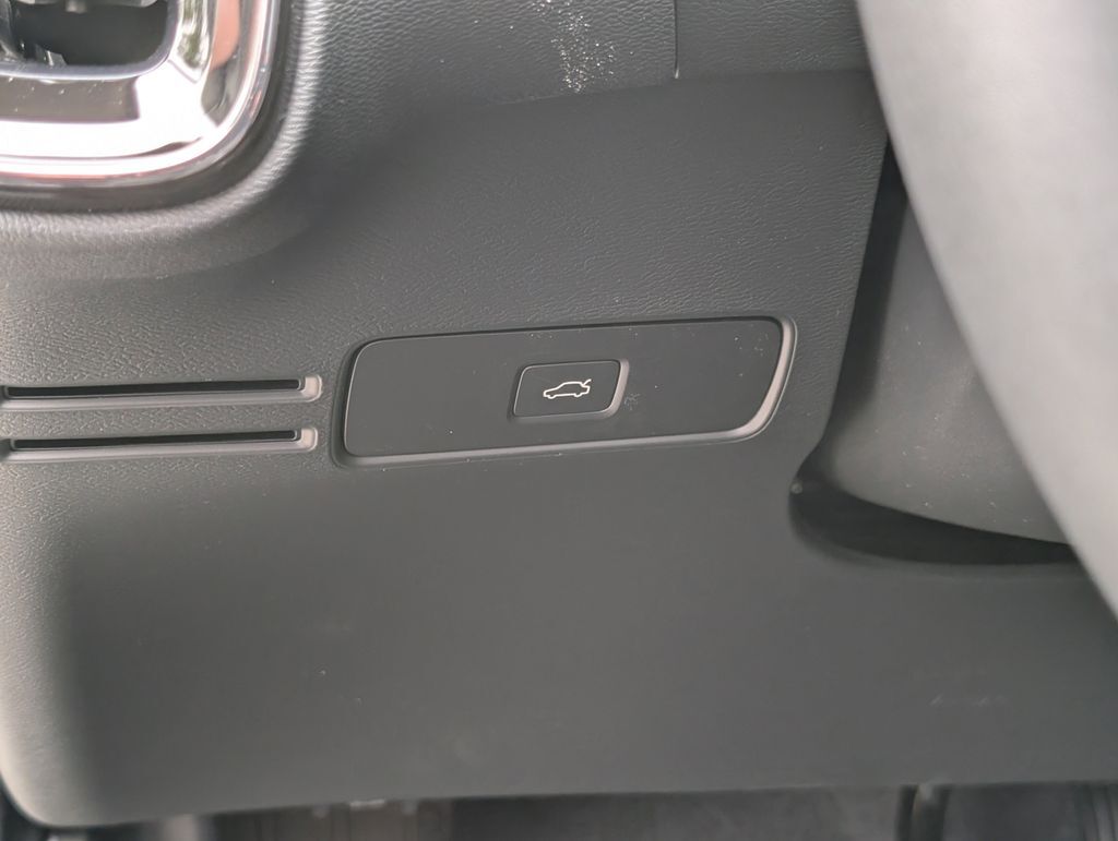 2026 Volvo XC40 B5 Ultra Hunt Valley MD