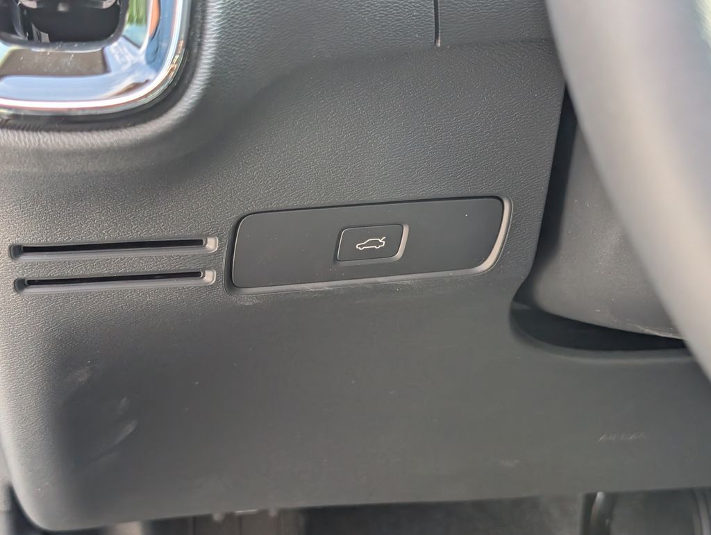 2026 Volvo XC40 B5 Ultra Hunt Valley MD