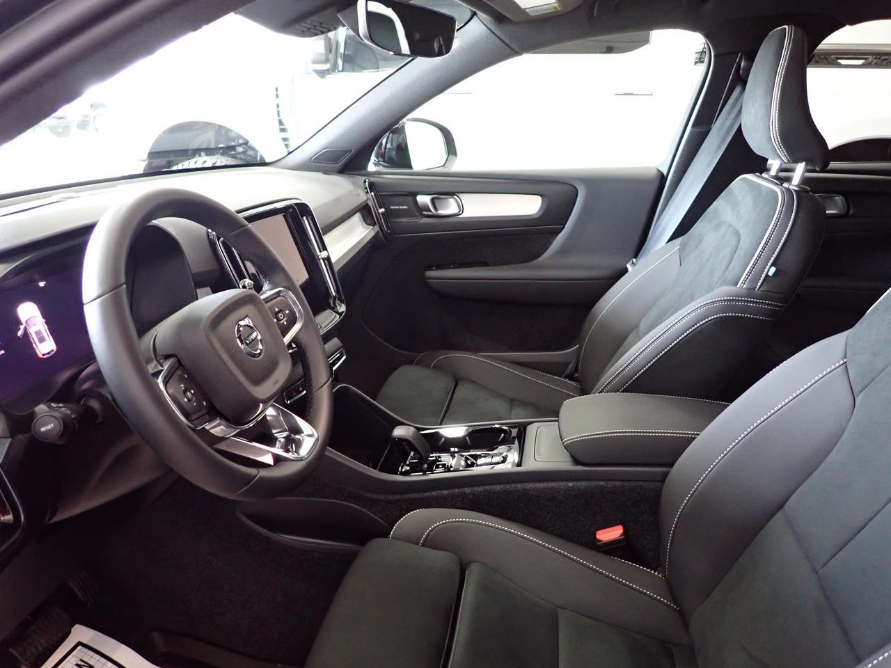2026 Volvo XC40 Ultra Black Edition AWD *HYBRID* LEATHER NAVI SUNROOF Listowel ON