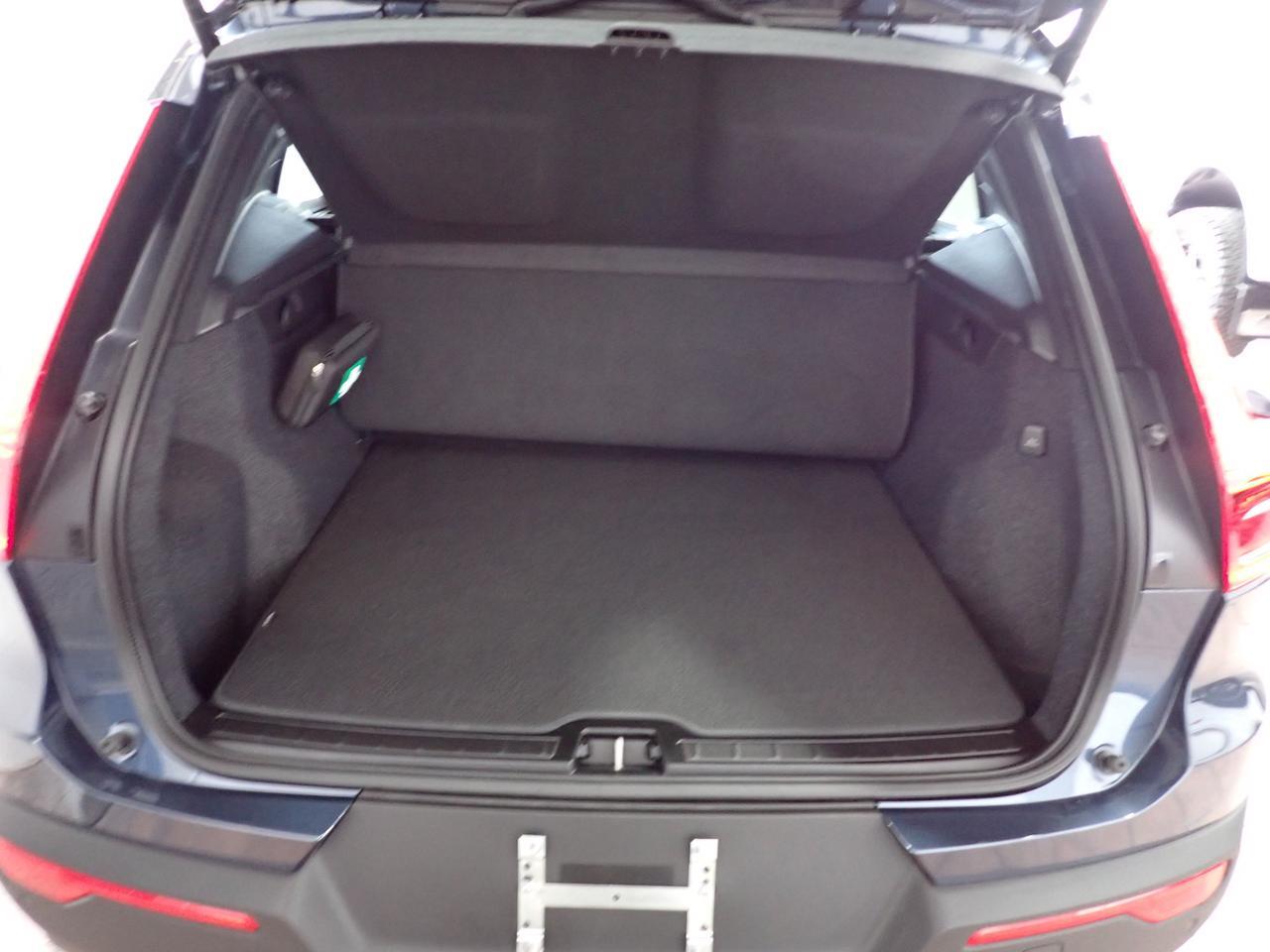 2026 Volvo XC40 Ultra Black Edition AWD *HYBRID* LEATHER NAVI SUNROOF Listowel ON