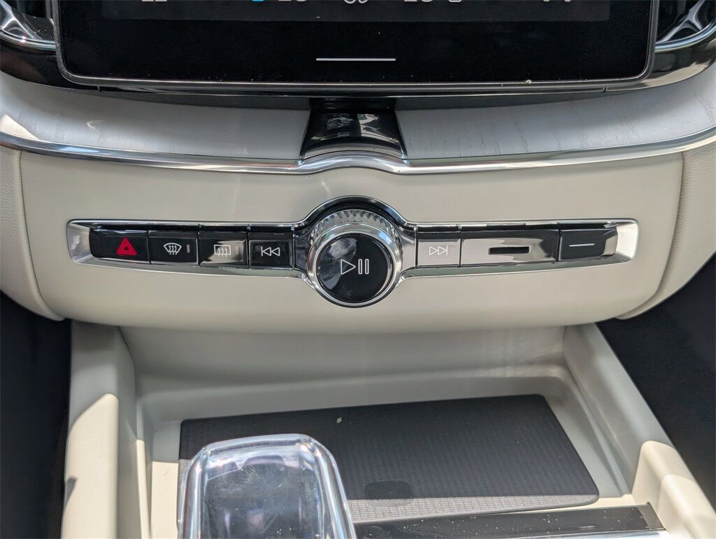 2026 Volvo XC60 B5 AWD ULTRA Hunt Valley MD